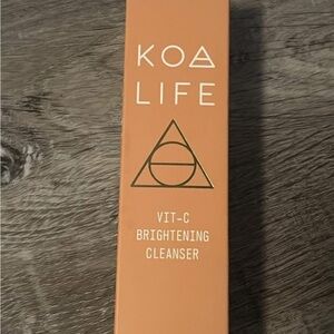KOA LIFE Vit-C Brightening Cleanser - Orange